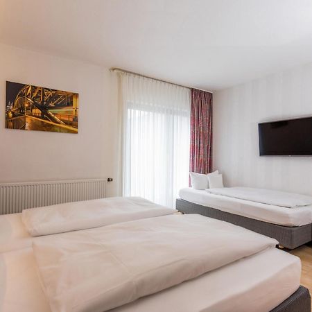 Hotel & Wirtshaus Hansen Bergisch Gladbach Exteriör bild