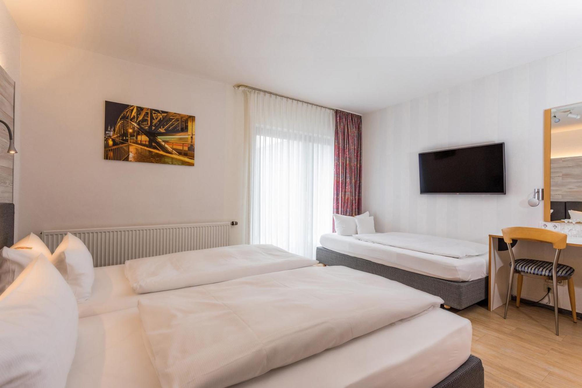 Hotel & Wirtshaus Hansen Bergisch Gladbach Exteriör bild