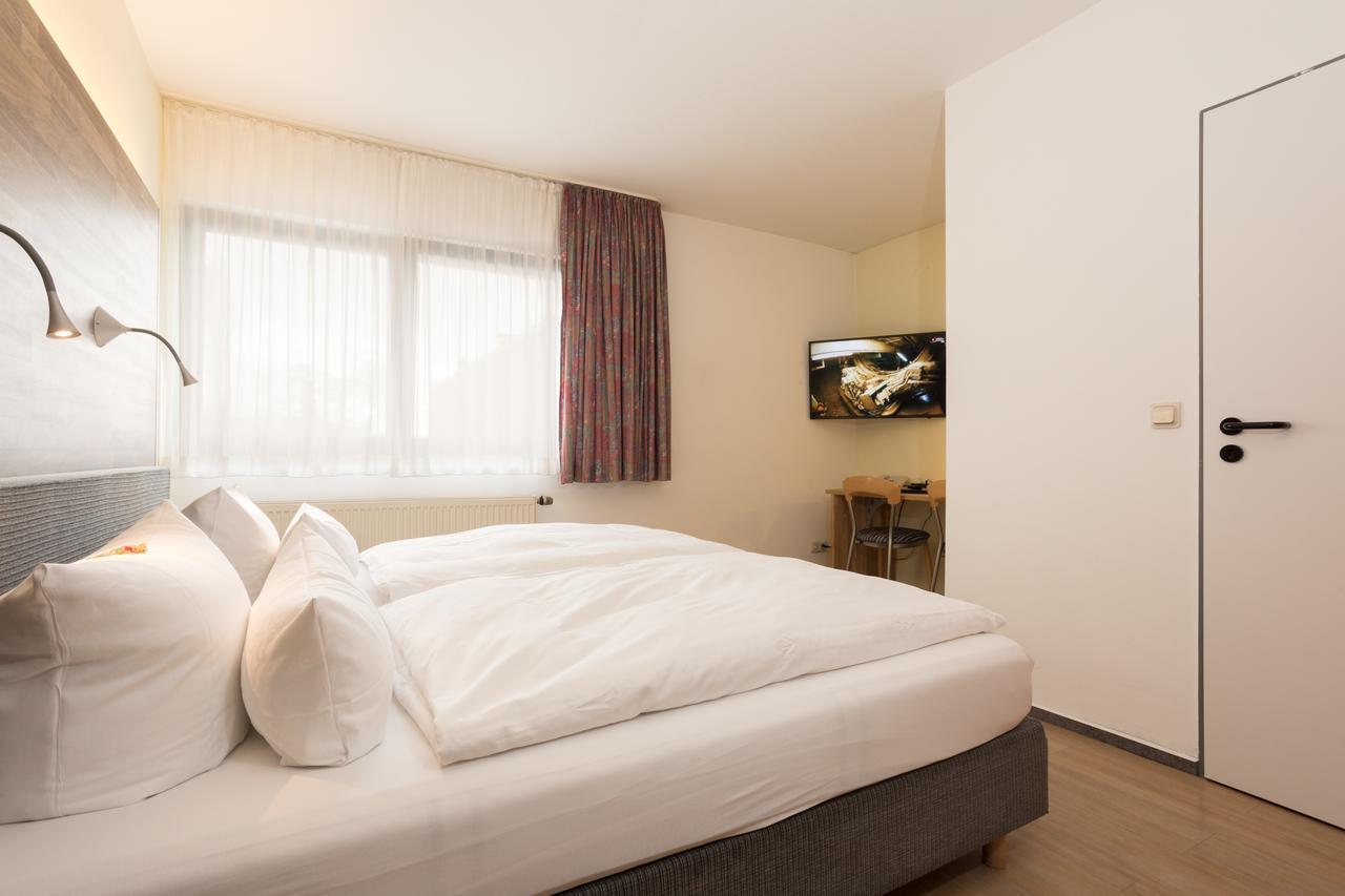 Hotel & Wirtshaus Hansen Bergisch Gladbach Exteriör bild
