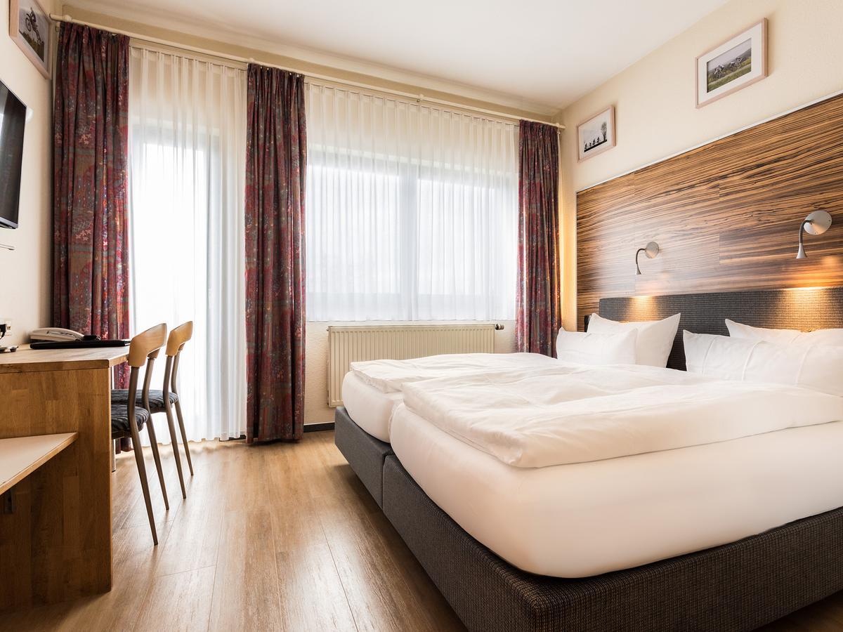 Hotel & Wirtshaus Hansen Bergisch Gladbach Exteriör bild